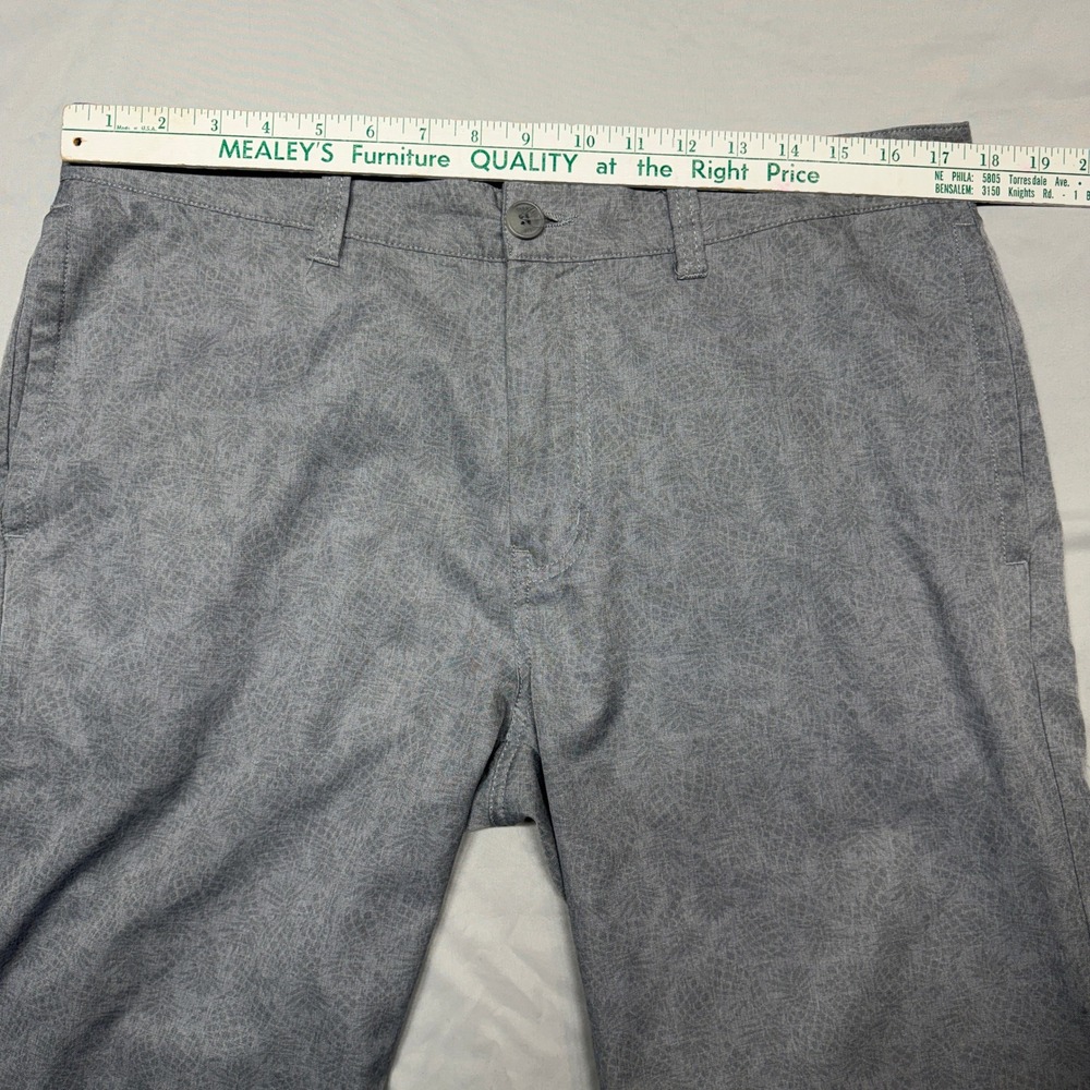 Travis Mathew Golf Shorts Size 35 Gray Allover Print Performance Stretch